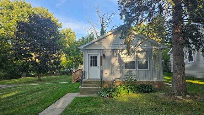 Building Photo - 35627 N Grove Ave Rental