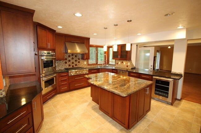 Photo - 4 Bedroom Eagle River Home!