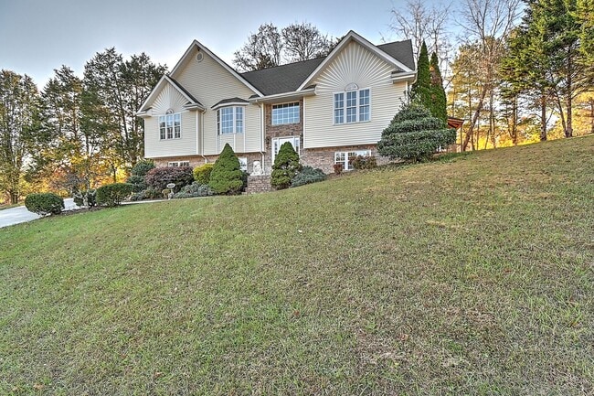 Photo - 168 Old Mill Ct House