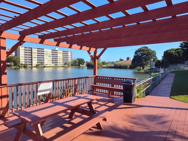 Photo - 1605 NE 185th St Unidad 105