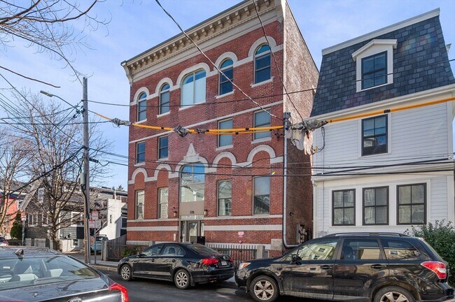 Photo - 178 Elm St Unit 6