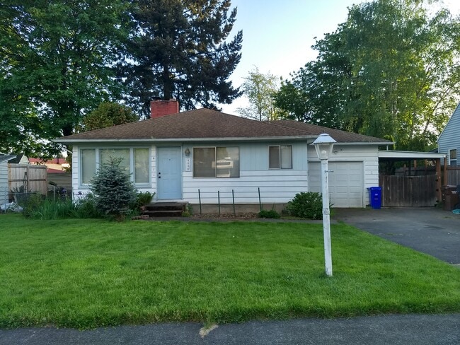 Building Photo - 1530 Manor Dr Unit #B