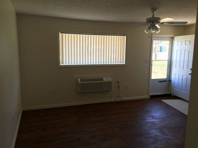 Photo - Lakeview Drive Bell 2503-2507 (Tri-plex) Unidad 2503 L