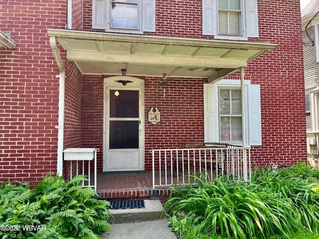 Photo - 336 Hastings St