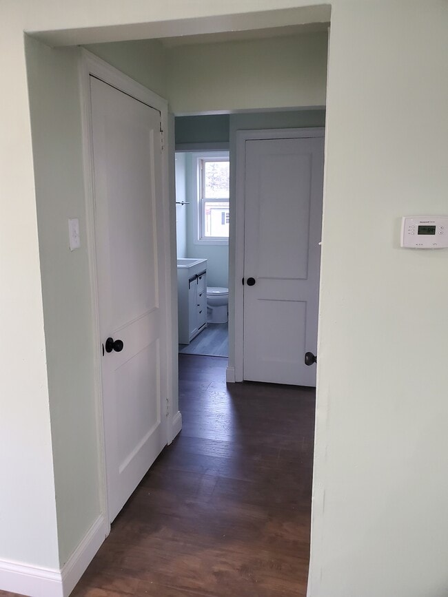 Building Photo - 201 Gray St Unit 1st. Floor
