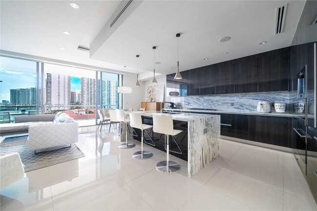 Photo - 3300 NE 188th St Unidad 710