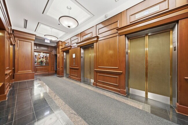 Photo - 212 W Washington St Unit 906