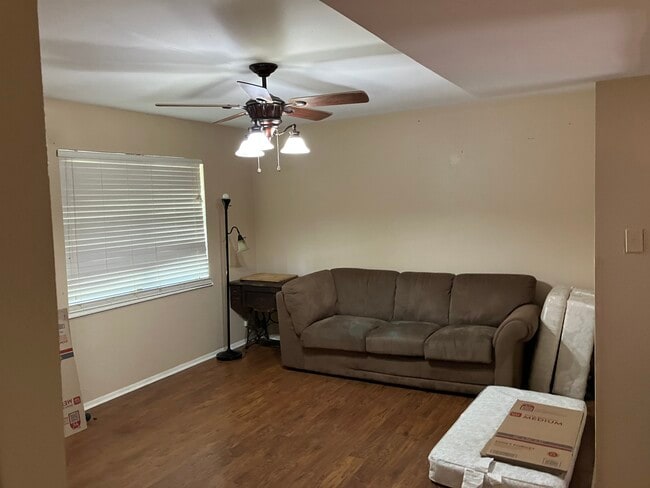 Photo - 1906 Sunnyside Rd House