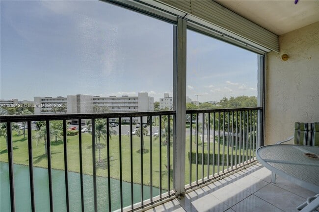 Photo - 170 SE 5th Ave Unidad 505