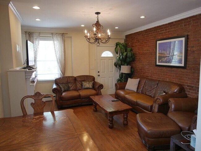 Photo - 32 Warwick St