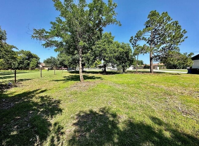 Photo - 3215 Oakwood Dr