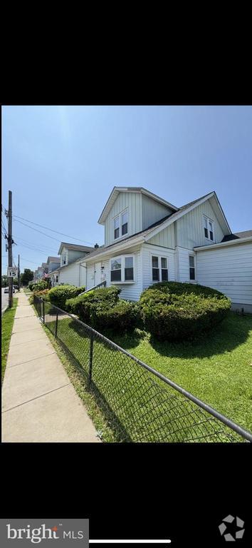 Building Photo - 2126 Redwood Ave Rental