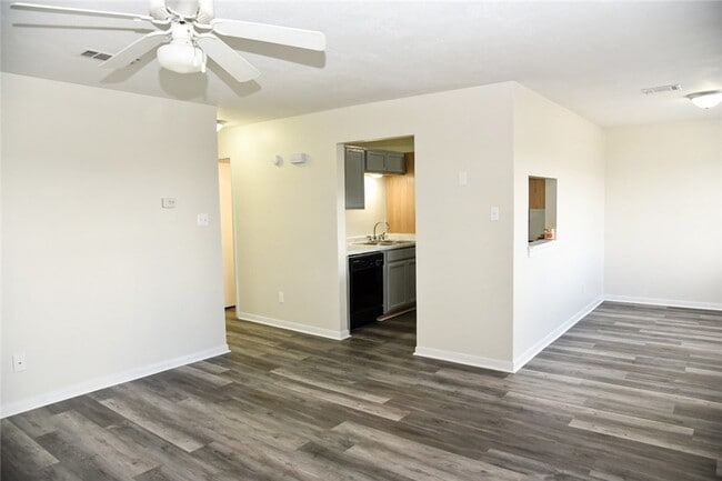 Photo - 700 Navarro Dr