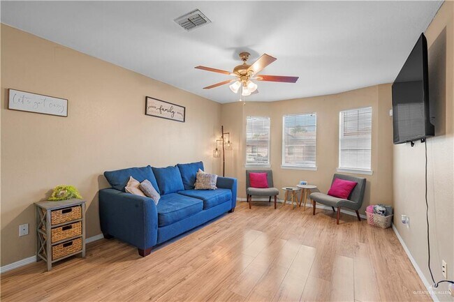 16 Oasis Dr