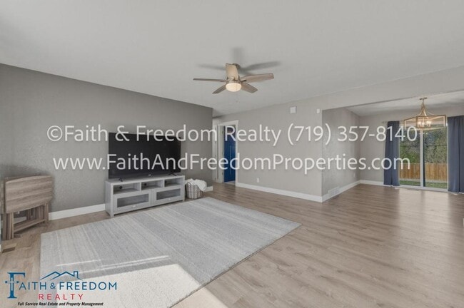 Photo - 260 Everett Dr