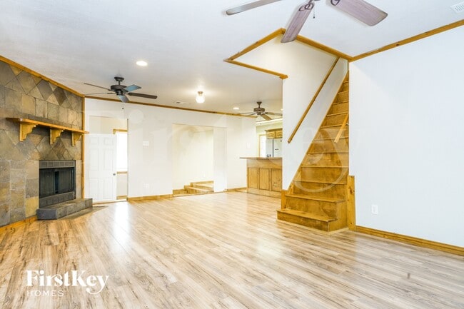 Photo - 206 E 5th St