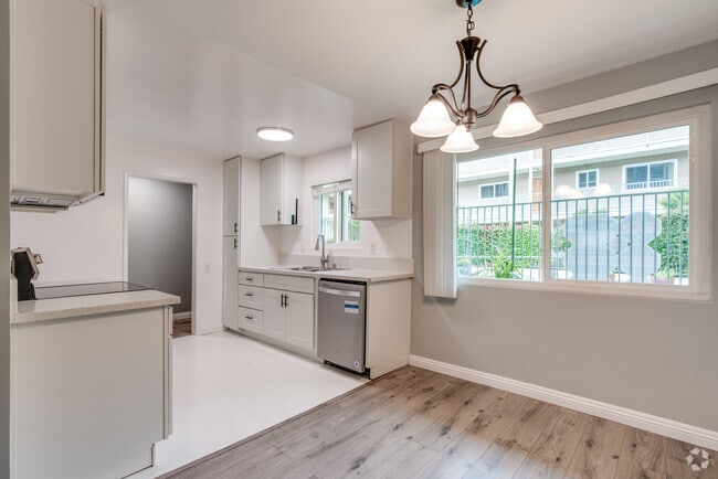 2BR, 2BA - 1,100SF