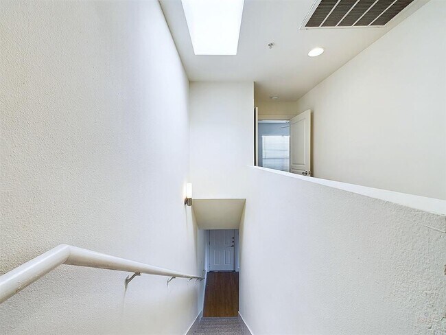 Photo - 711 W 32nd St Unit 154