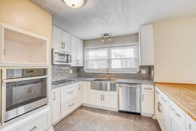 Photo - 17828 Cluster Ct