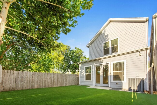 Building Photo - 2709 Hardy St