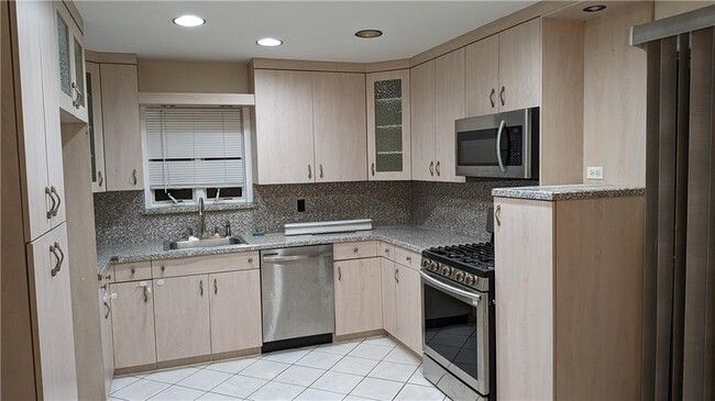Photo - 64 Croft Pl Unit 2
