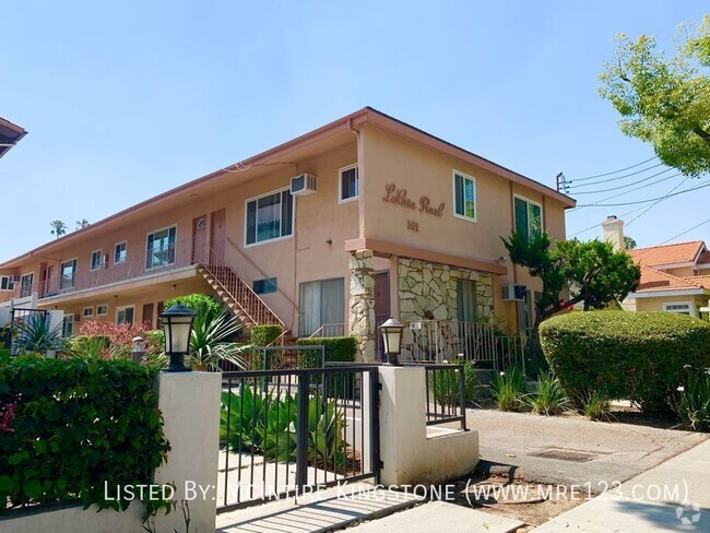 Building Photo - Stunning Newly Remodeled 1BR 1BA - Availab... Unit 4 Rental