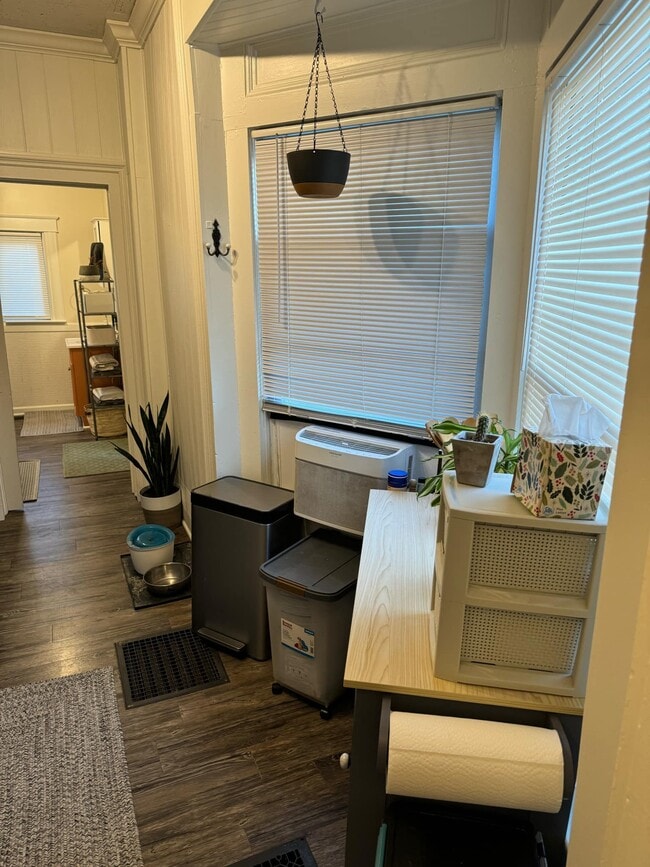 Photo - 303 S Main St