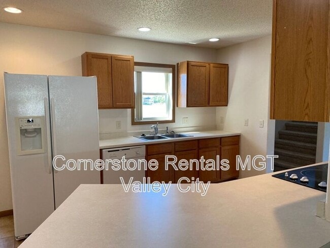 Building Photo - 508 10th Ave SE