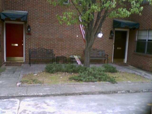 Photo - Robin Lyn Apartments