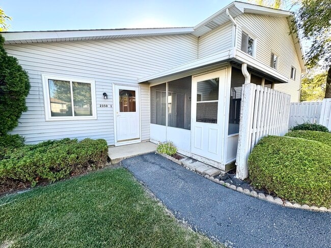Photo - 2350 Carnation Dr Unit 4