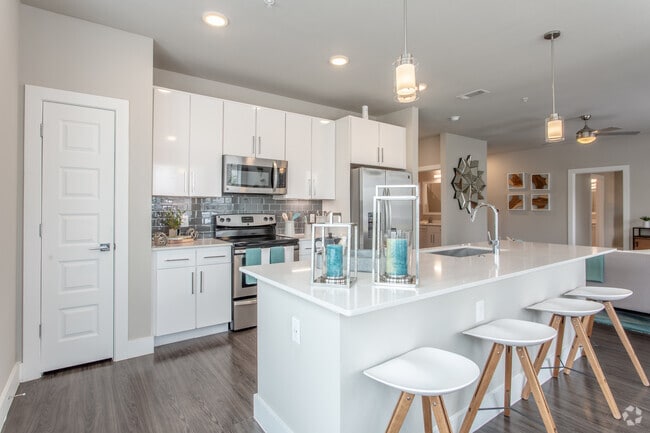 2 BR, 2 BA - 1311 SF - B3