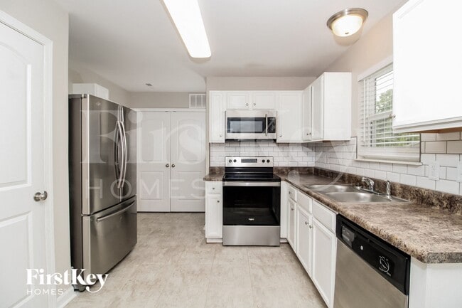 Photo - 1104 Waterlyn Dr