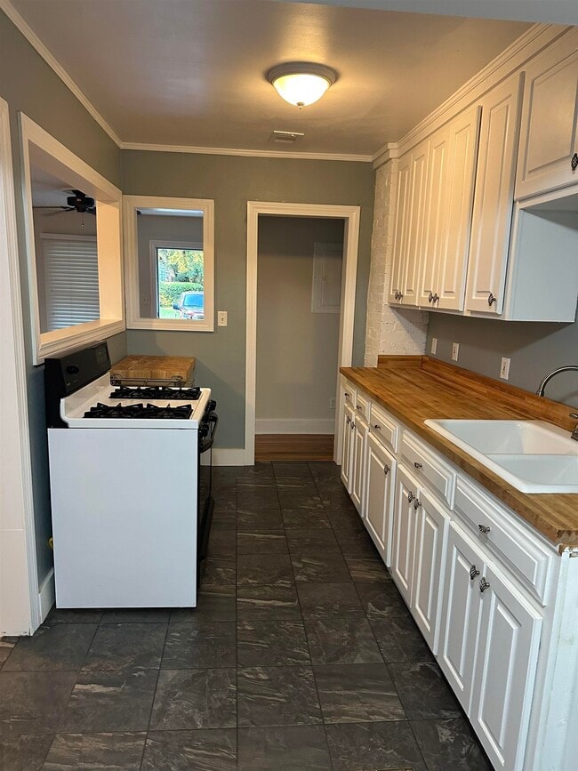 Photo - 650 W 10th Ave