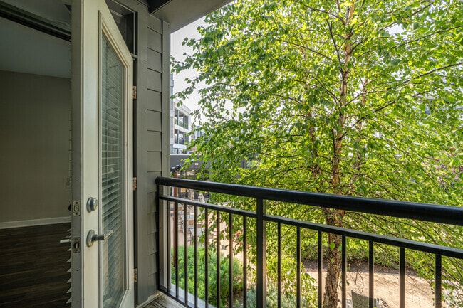 2BR, 2BA - 1372SF - Terrace