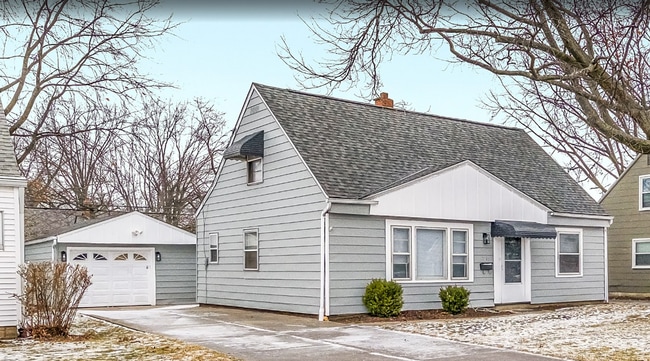 Photo - Stunning 5 Bed, 2 Bath Euclid Ohio!