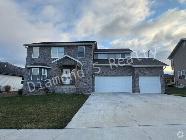 Building Photo - Gorgeous 4 Bedroom Home in Ozark Available!