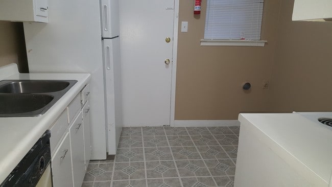 Photo - Raleigh Pines Apartments