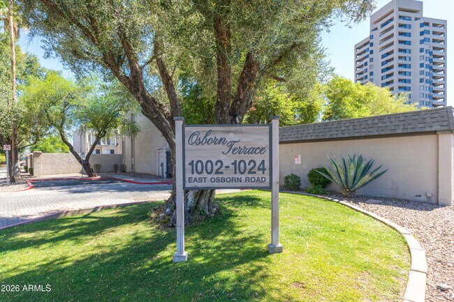 Building Photo - 1010 E Osborn Rd Unit E