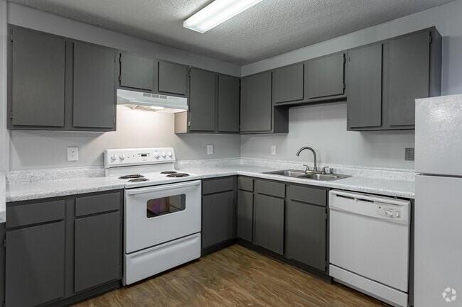 2BR, 2BA - 1,000 SF