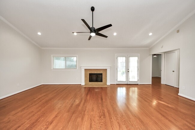 Building Photo - 2506 Lively Ln