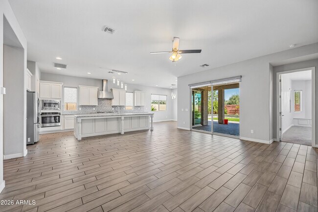 Photo - 884 E Ladbroke Way