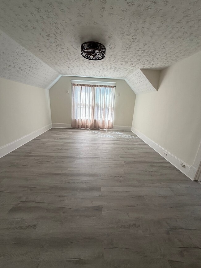 Photo - 401 E Broad St Unit 3