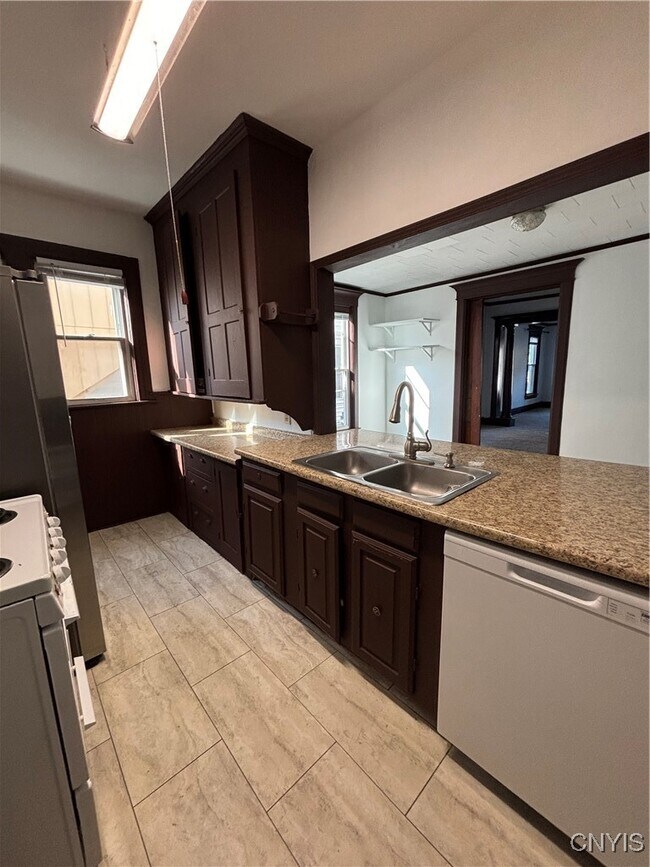 Photo - 942 State St