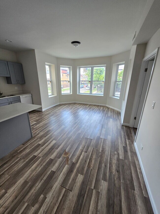 Photo - 5223 W Washington Blvd