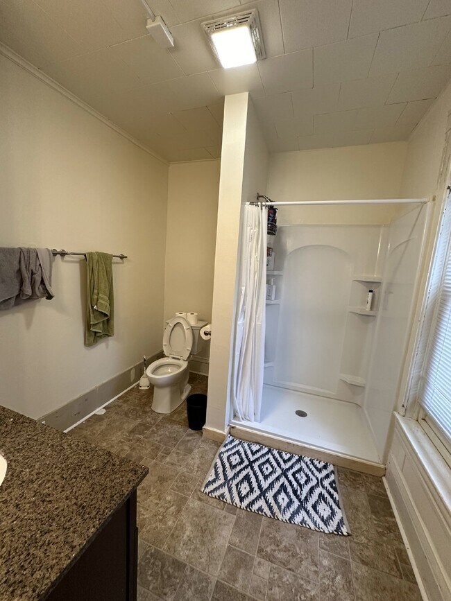 5 Bed 2 Bath close to UWEC available June 1st! Has a new bathroom!
