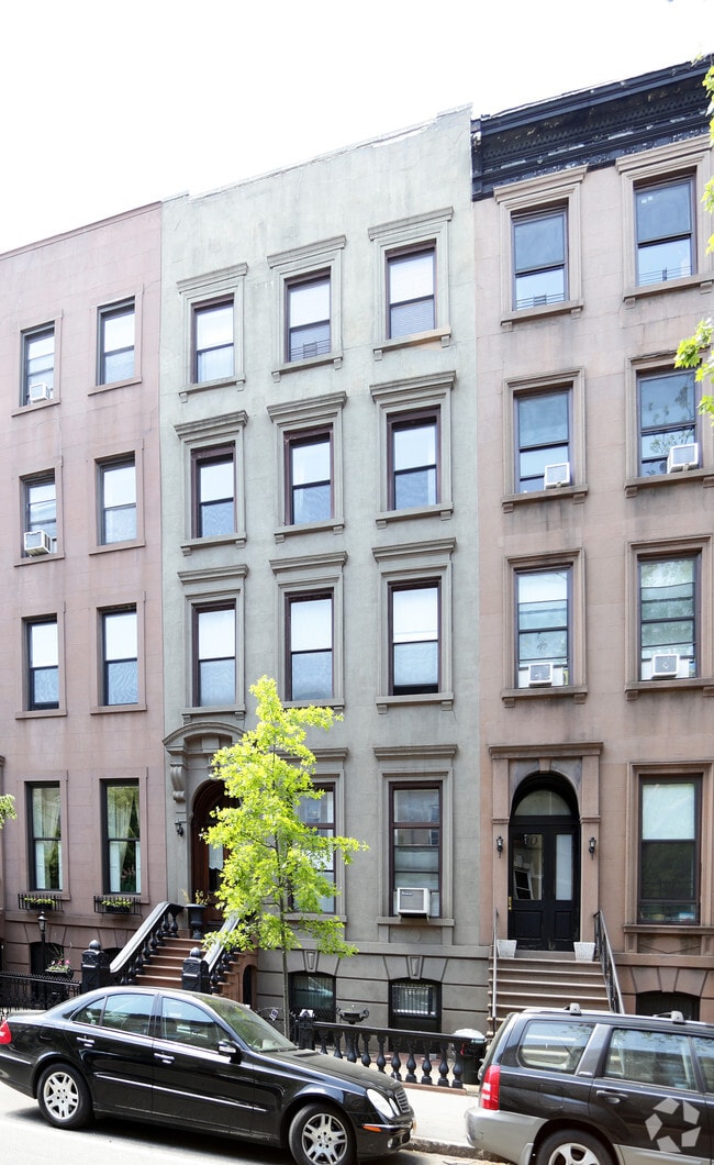 Photo - 392 Clinton St