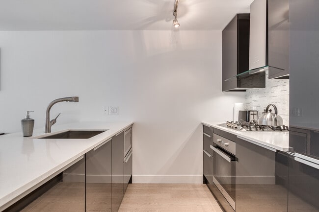 Photo - 1283 Howe St