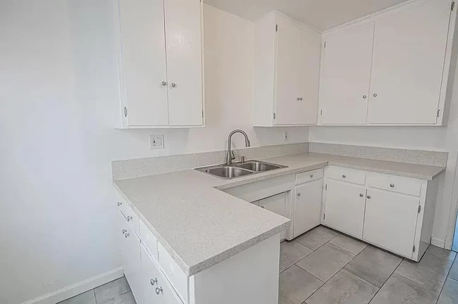 Building Photo - 3213 Bartdon Ave Unit 3