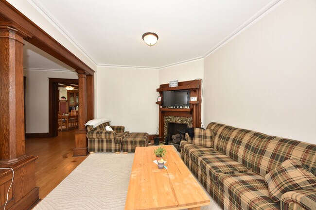 Living View 1 - 2853 N Murray Ave Unit 2853