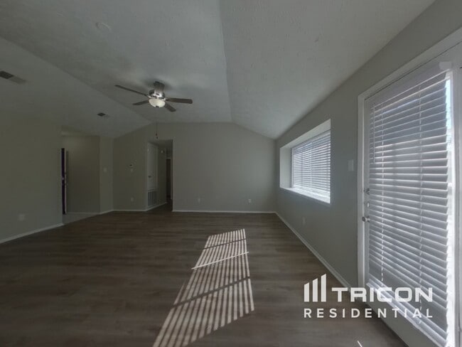 Photo - 2802 N Spring Dr